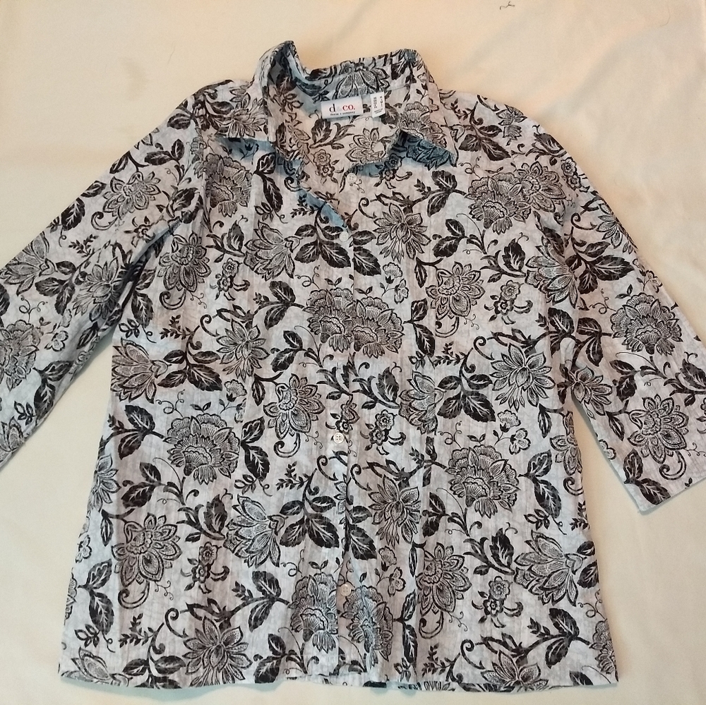 d&co denim and co M black white gray blouse